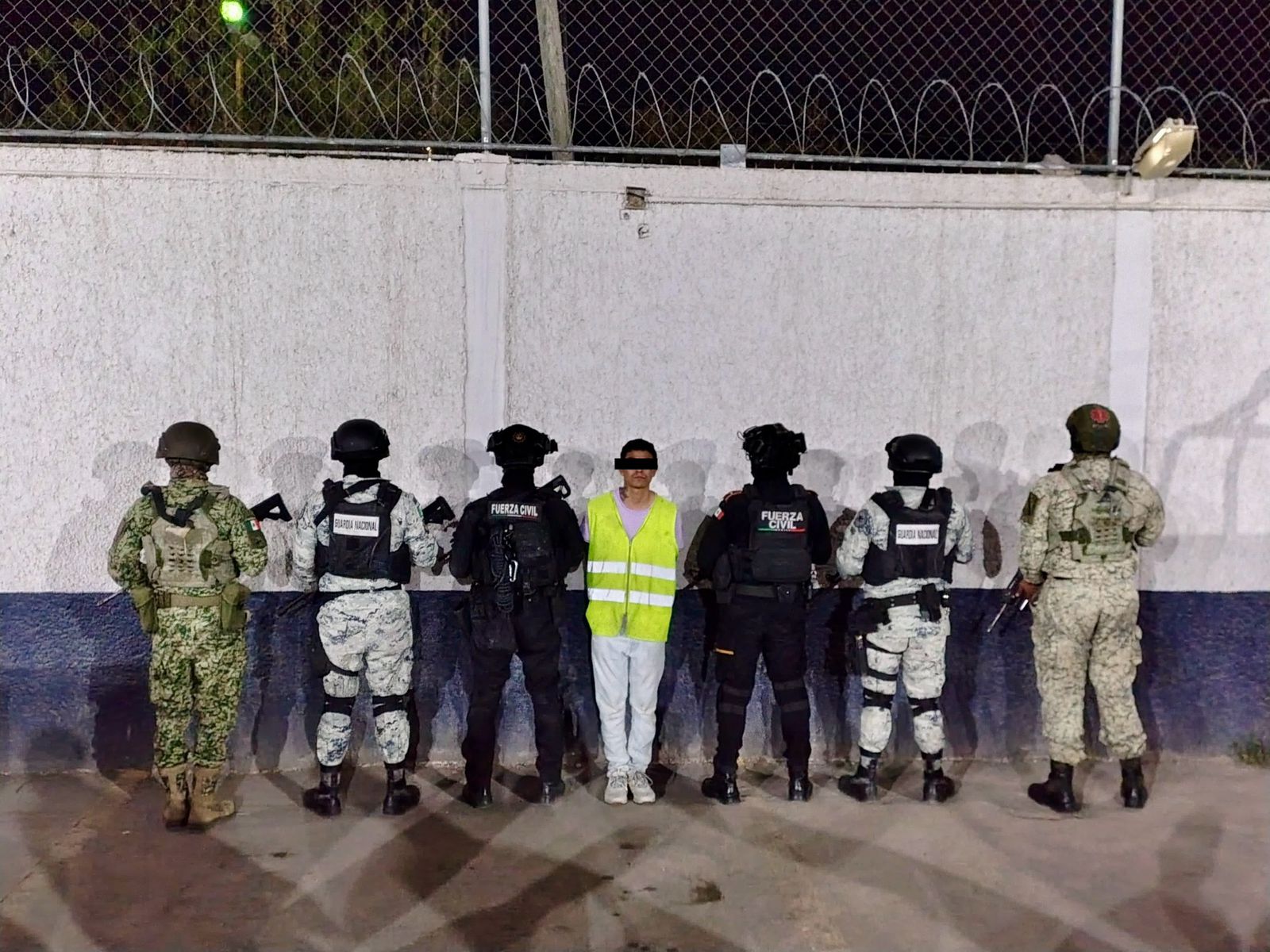 CAPTURAN A HOMBRE ARMADO Y CON DROGAS - Vector Norte