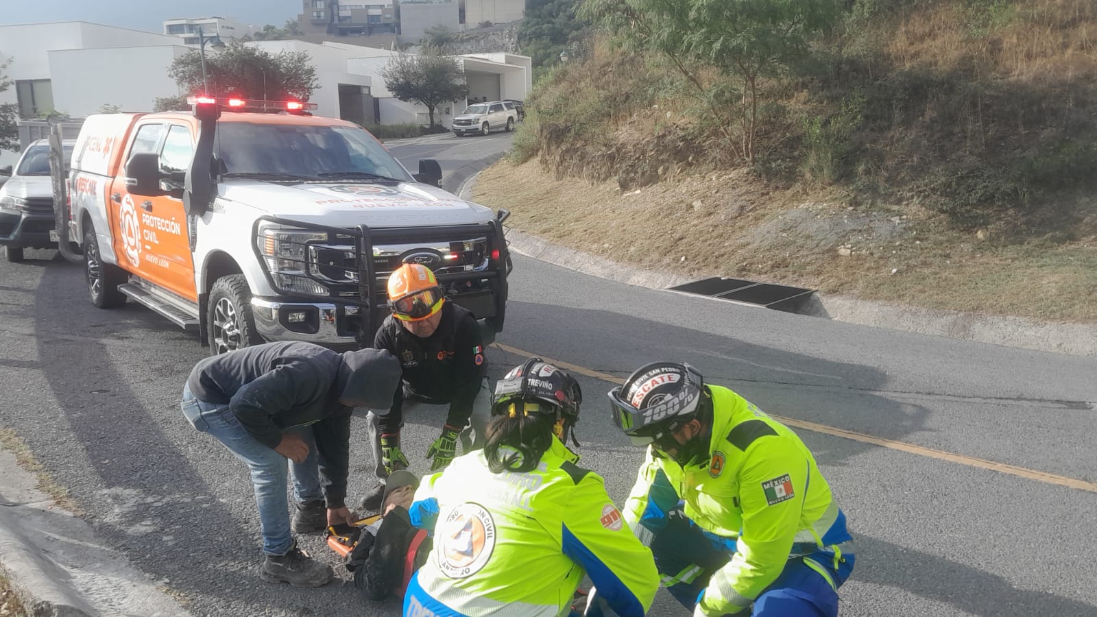 Tres trabajadores sufren caída de cuatro metros en obra de San Pedro ...