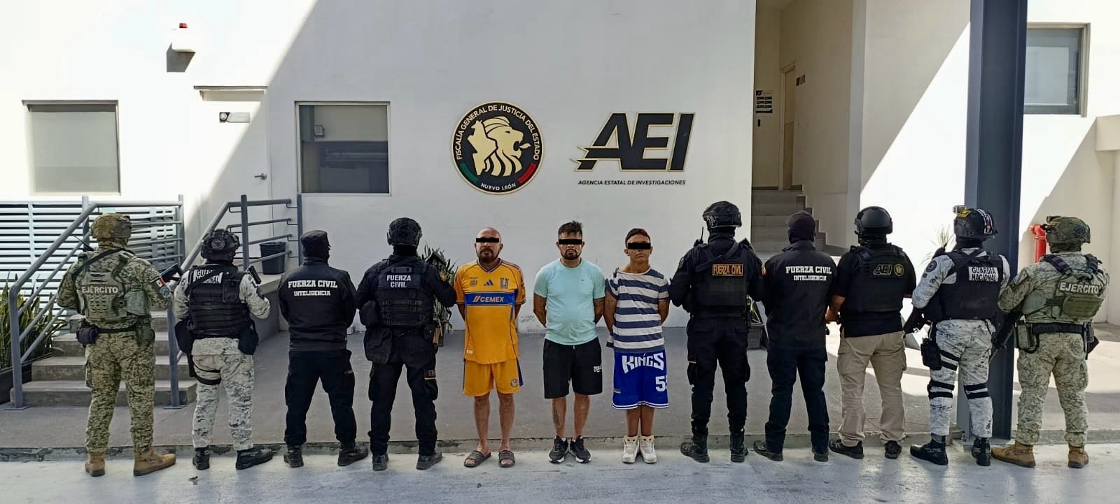 CAPTURAN A TRES GENERADORES DE VIOLENCIA CON ARMAS Y DROGAS - Vector Norte