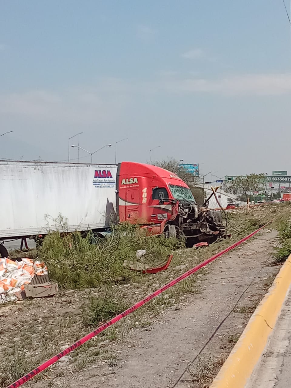 Tragedia en Santa Catarina: Tráiler sin frenos deja un muerto y varios ...