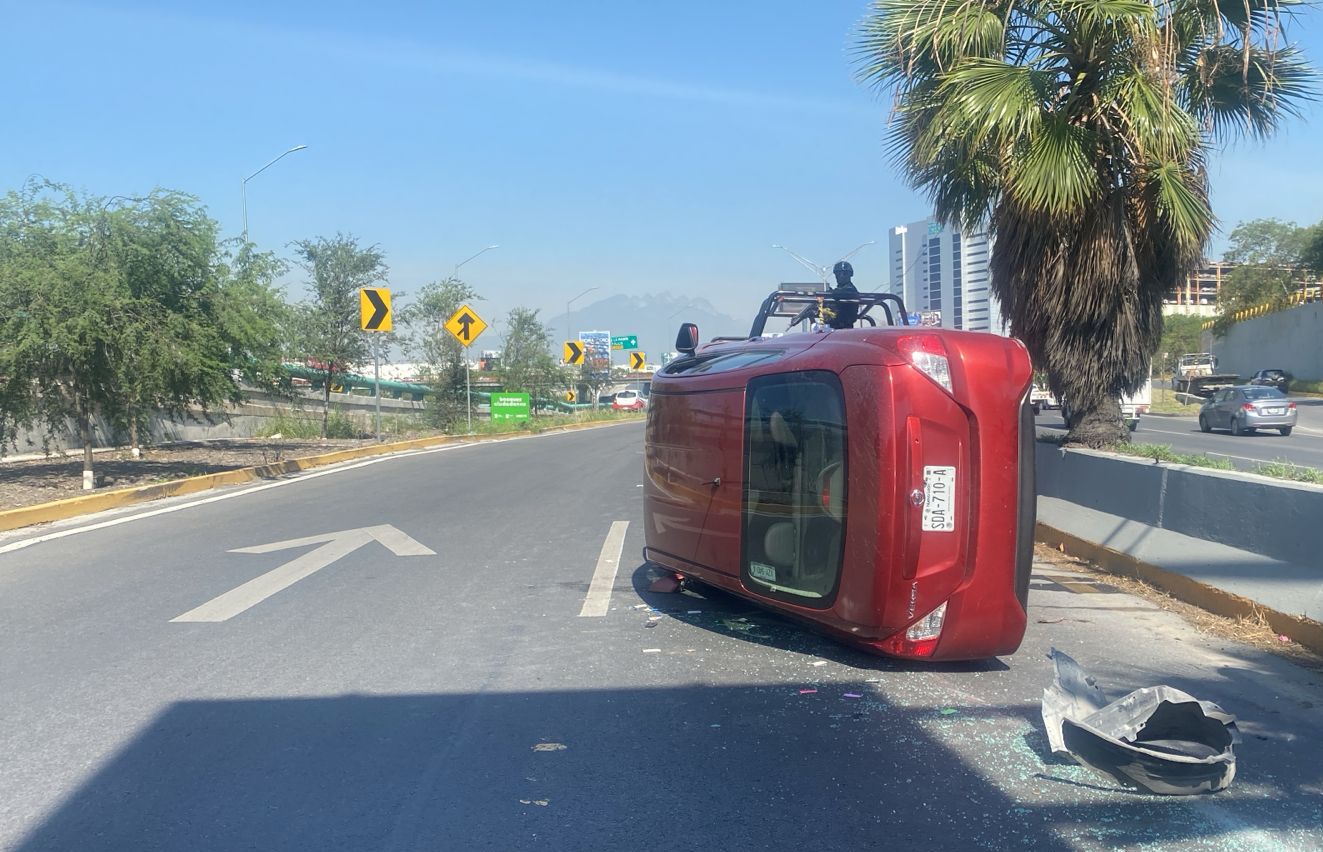 Vuelca conductora tras choque en el Bulevar Miguel de la Madrid en ...